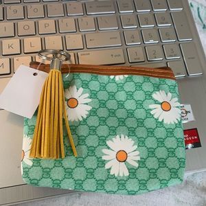 Daisy Tassel keychain coin purse